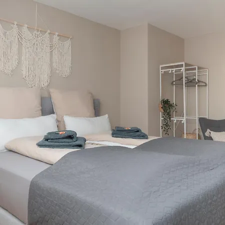 Апартаменты Schlossberg Panorama - 1 Bedroom & Lift & Free Parking By Hero Homes Грац