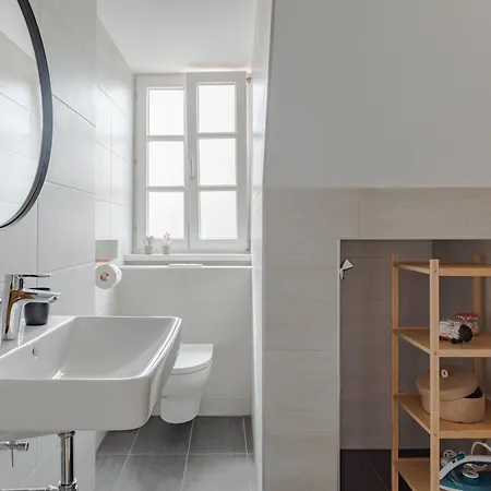 Апартаменты Schlossberg Panorama - 1 Bedroom & Lift & Free Parking By Hero Homes Грац