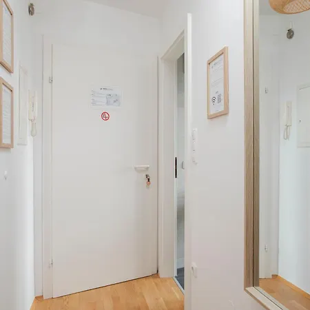 Schlossberg Panorama - 1 Bedroom & Lift & Free Parking By Hero Homes Грац