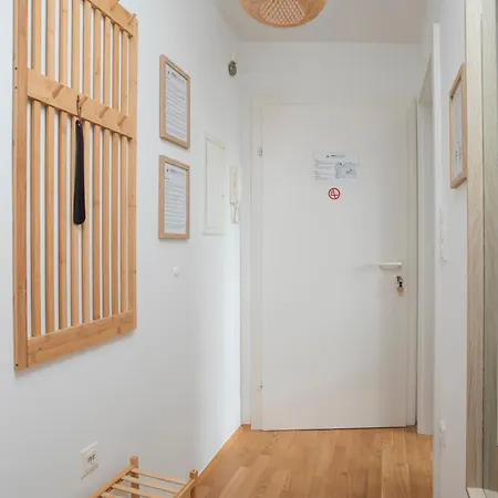 Апартаменты Schlossberg Panorama - 1 Bedroom & Lift & Free Parking By Hero Homes *